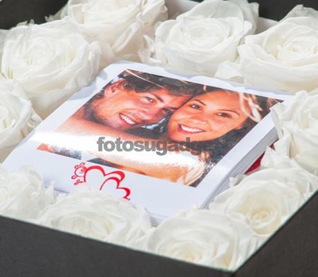 flower box con rose stabilizzate e 10 foto stampate
