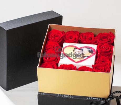 flower box con rose rosse stabilizzate