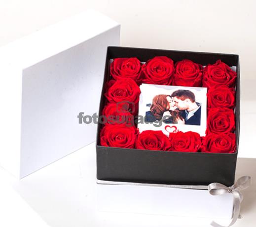 flower box con rose rosse stabilizzate con 10 foto